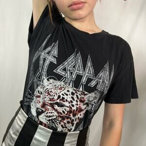 Black Def Leppard Graphic Short Sleeve T-Shirt Size Medium